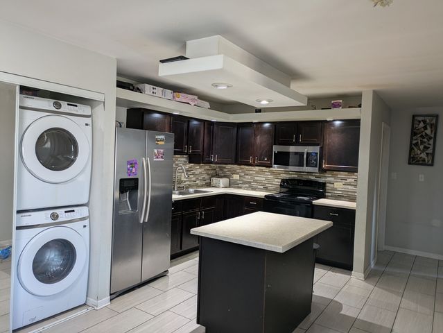 143 W ELK Trail 340, Carol Stream, IL 60188