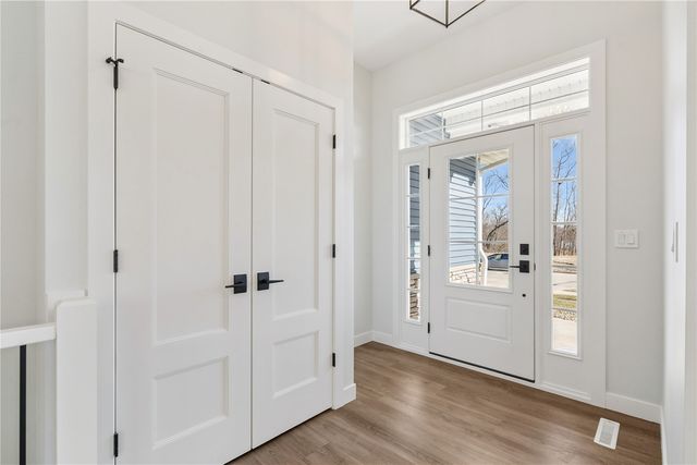 5608 Seminole Valley Trl NE, Cedar Rapids, IA 52411