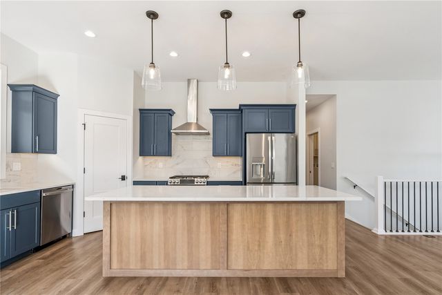 5608 Seminole Valley Trl NE, Cedar Rapids, IA 52411