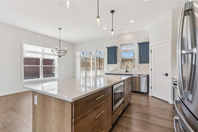 5608 Seminole Valley Trl NE, Cedar Rapids, IA 52411