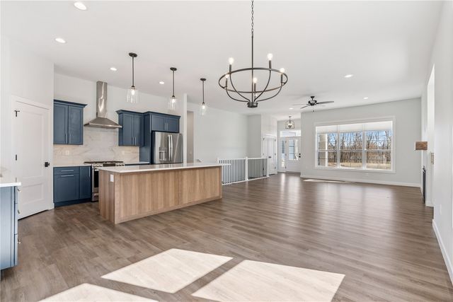 5608 Seminole Valley Trl NE, Cedar Rapids, IA 52411