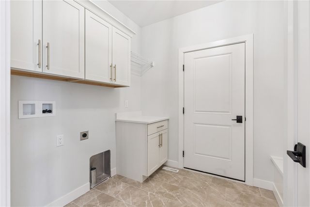 5608 Seminole Valley Trl NE, Cedar Rapids, IA 52411