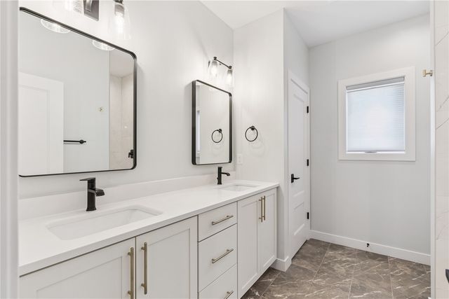 5608 Seminole Valley Trl NE, Cedar Rapids, IA 52411