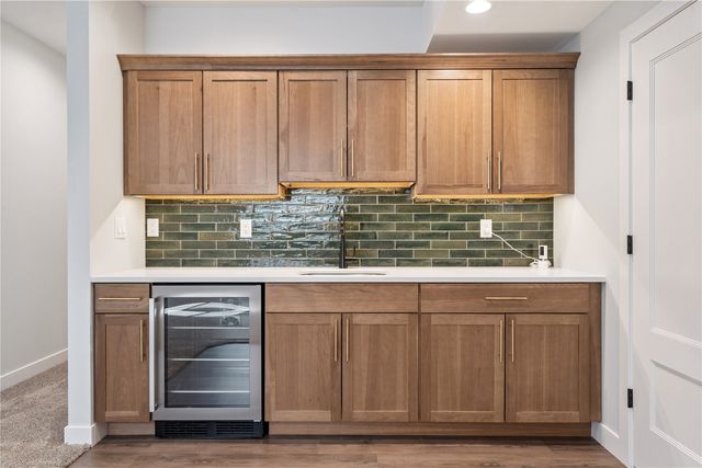 5608 Seminole Valley Trl NE, Cedar Rapids, IA 52411