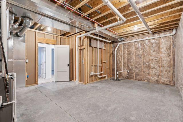 5608 Seminole Valley Trl NE, Cedar Rapids, IA 52411