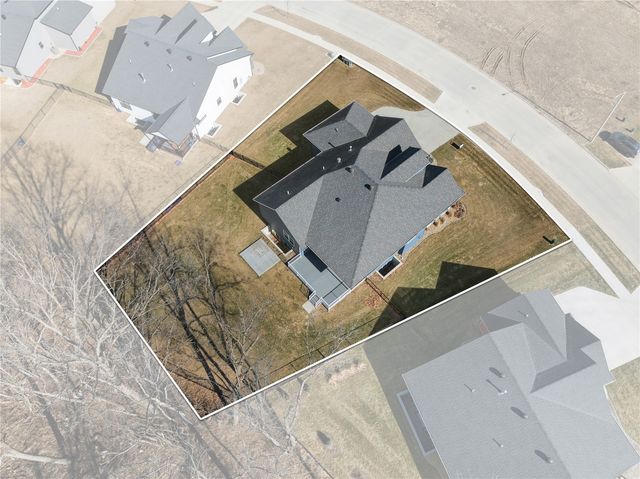 5608 Seminole Valley Trl NE, Cedar Rapids, IA 52411