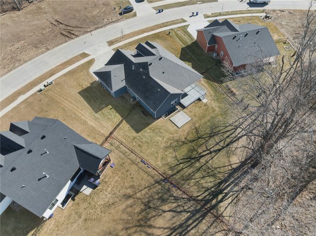 5608 Seminole Valley Trl NE, Cedar Rapids, IA 52411