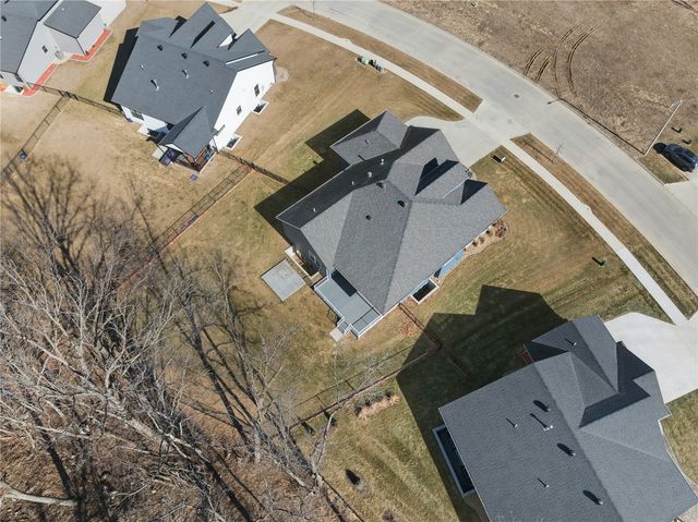 5608 Seminole Valley Trl NE, Cedar Rapids, IA 52411