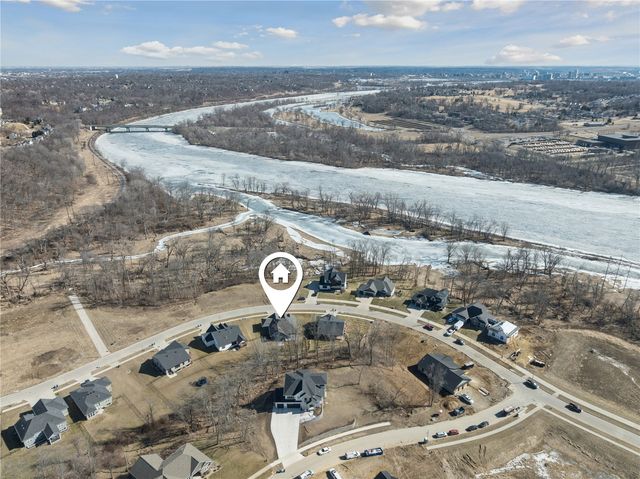 5608 Seminole Valley Trl NE, Cedar Rapids, IA 52411