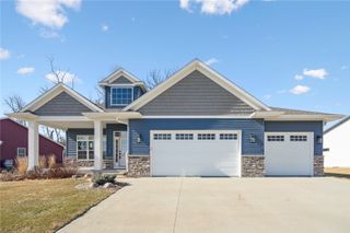 5608 Seminole Valley Trl NE, Cedar Rapids, IA 52411
