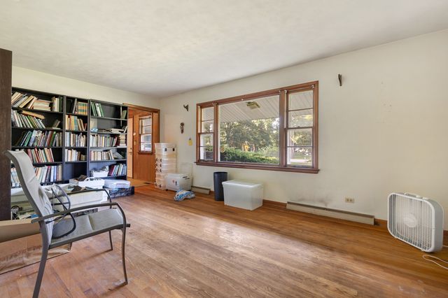 38W135 Mcdonald Road, Elgin, IL 60124