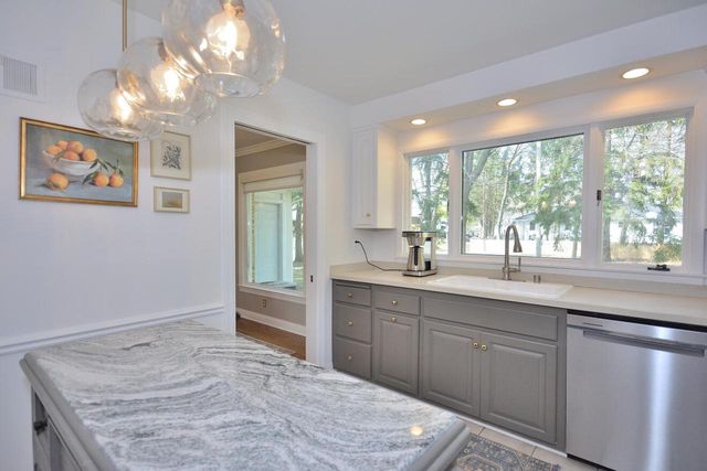 145 Lynnwood LANE, Brookfield, WI 53005