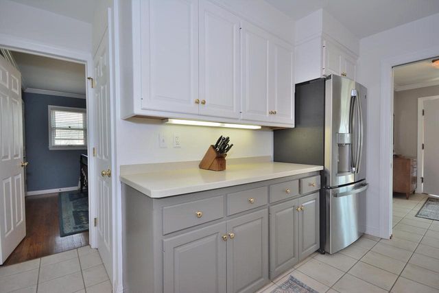 145 Lynnwood LANE, Brookfield, WI 53005