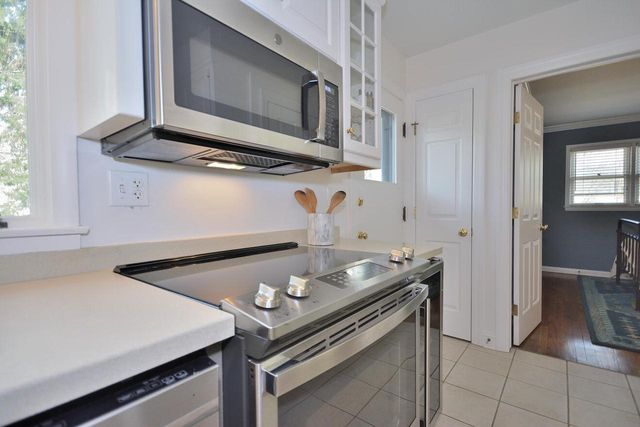 145 Lynnwood LANE, Brookfield, WI 53005