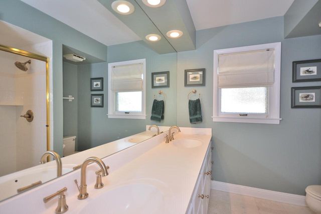 145 Lynnwood LANE, Brookfield, WI 53005