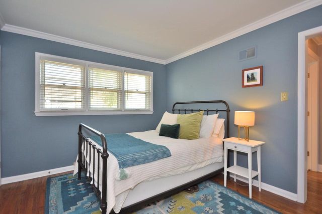 145 Lynnwood LANE, Brookfield, WI 53005