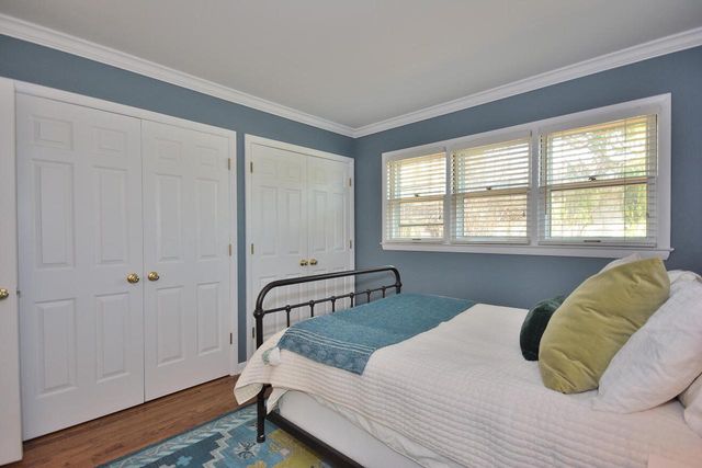 145 Lynnwood LANE, Brookfield, WI 53005