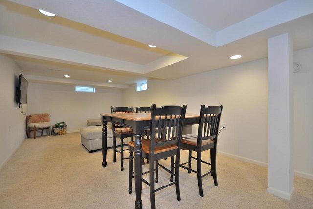 145 Lynnwood LANE, Brookfield, WI 53005