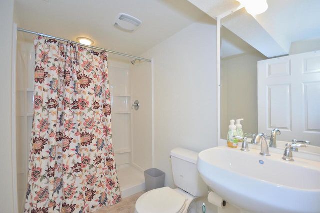 145 Lynnwood LANE, Brookfield, WI 53005