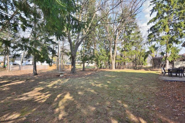 145 Lynnwood LANE, Brookfield, WI 53005