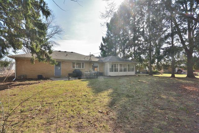 145 Lynnwood LANE, Brookfield, WI 53005