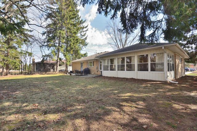 145 Lynnwood LANE, Brookfield, WI 53005