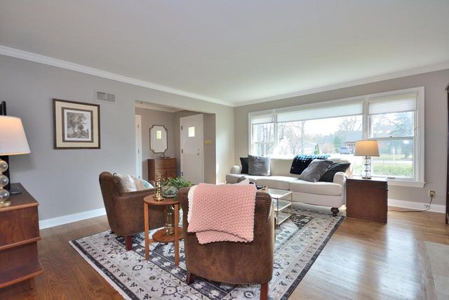 145 Lynnwood LANE, Brookfield, WI 53005