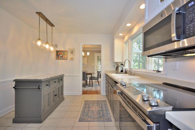 145 Lynnwood LANE, Brookfield, WI 53005