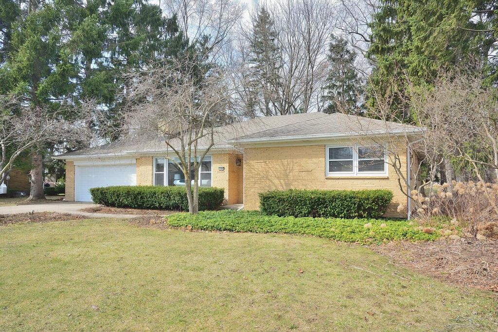 145 Lynnwood LANE, Brookfield, WI 53005