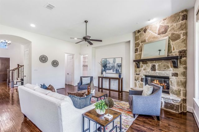 901 Clear Water Drive N, Allen, TX 75013