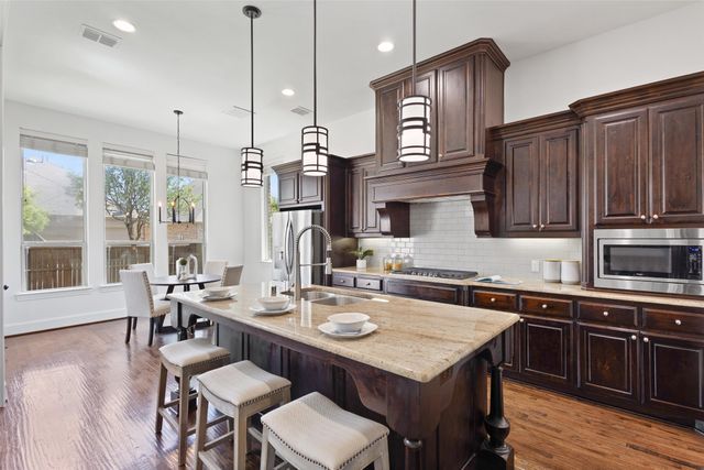 901 Clear Water Drive N, Allen, TX 75013