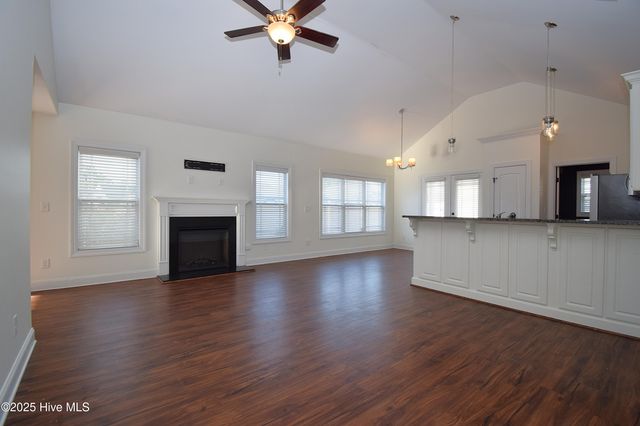 2401 Sawgrass Drive, Winterville, NC 28590