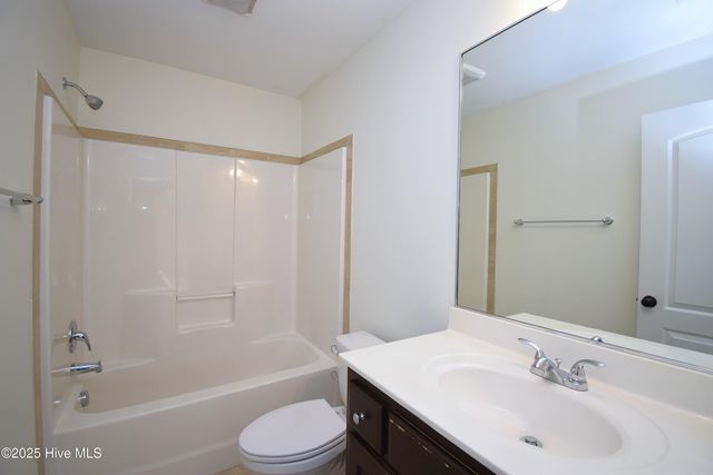 2401 Sawgrass Drive, Winterville, NC 28590