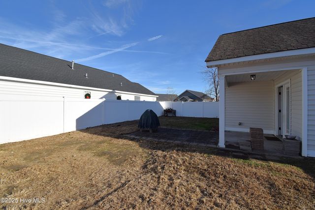 2401 Sawgrass Drive, Winterville, NC 28590