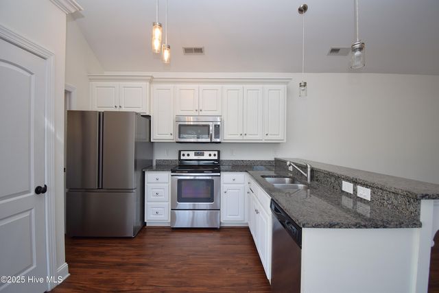 2401 Sawgrass Drive, Winterville, NC 28590