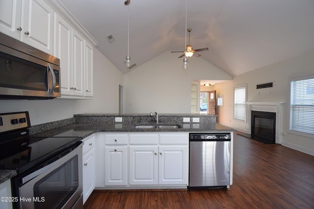 2401 Sawgrass Drive, Winterville, NC 28590