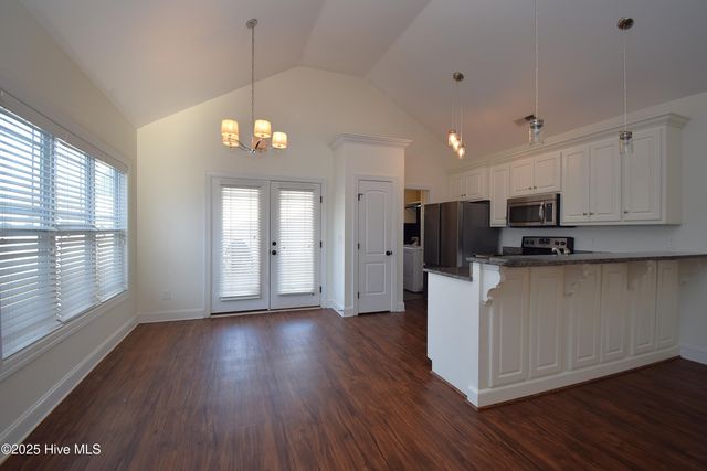 2401 Sawgrass Drive, Winterville, NC 28590