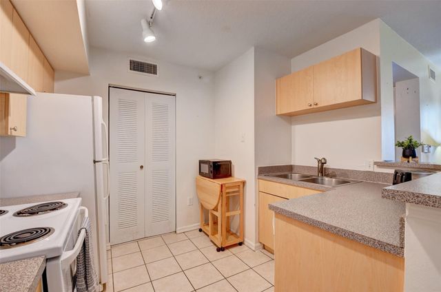 703 VILLA Circle 703, Boynton Beach, FL 33435