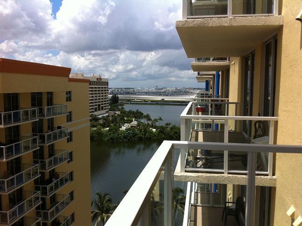 5085 NW 7th Street 1411, Miami, FL 33126