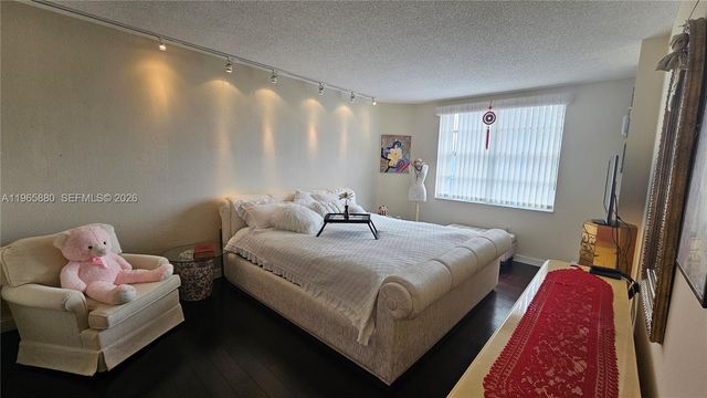 1985 S Ocean Dr 10J, Hallandale Beach, FL 33009