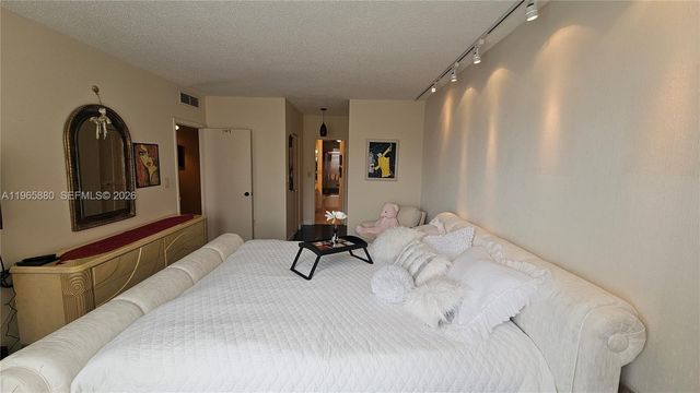 1985 S Ocean Dr 10J, Hallandale Beach, FL 33009