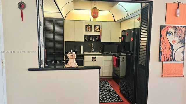 1985 S Ocean Dr 10J, Hallandale Beach, FL 33009