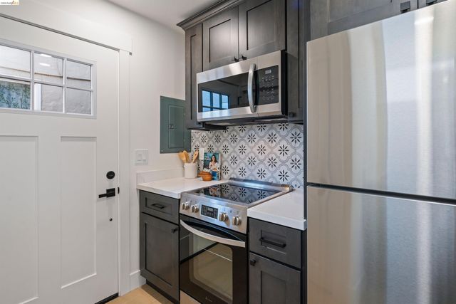 846 Adams St, Albany, CA 94706