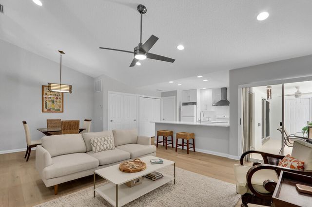 7904 CHAPMAN OAK Court, Palm Beach Gardens, FL 33410