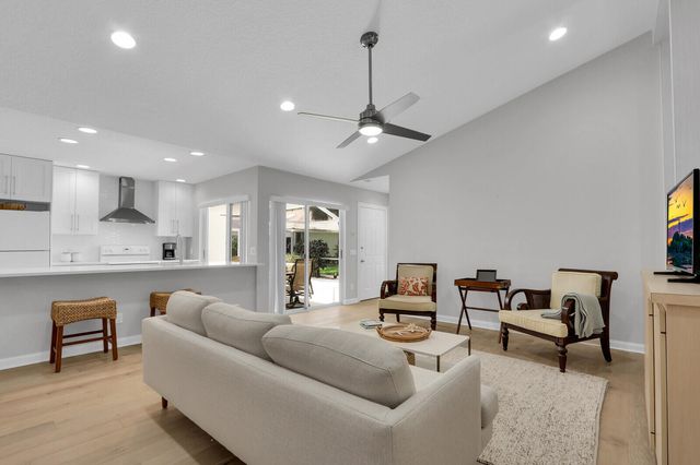 7904 CHAPMAN OAK Court, Palm Beach Gardens, FL 33410