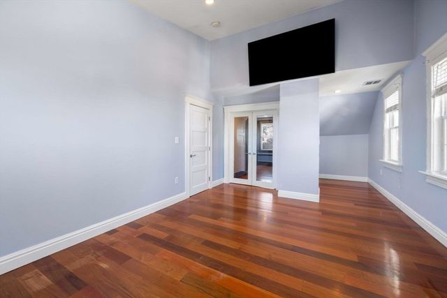 76 Taft Ave 2, Newton, MA 02465