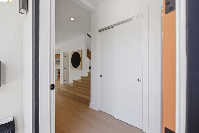 714 Walavista Ave, Oakland, CA 94610