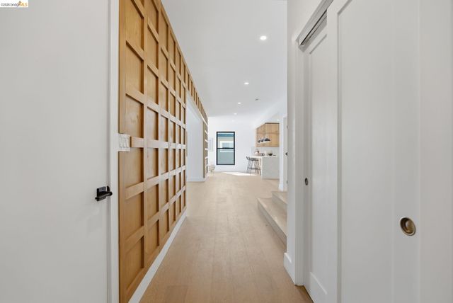 714 Walavista Ave, Oakland, CA 94610