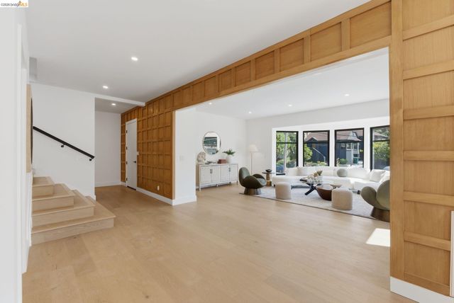 714 Walavista Ave, Oakland, CA 94610