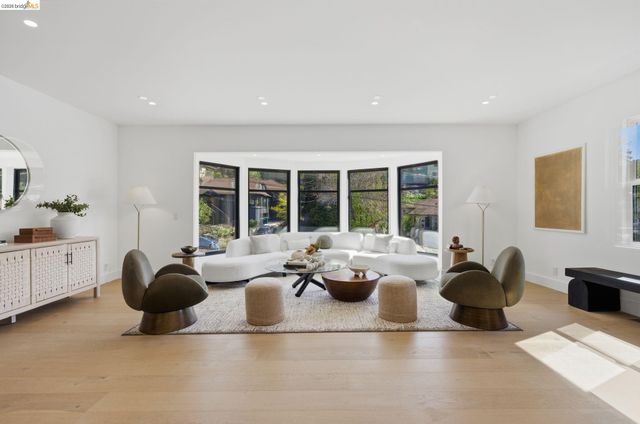 714 Walavista Ave, Oakland, CA 94610